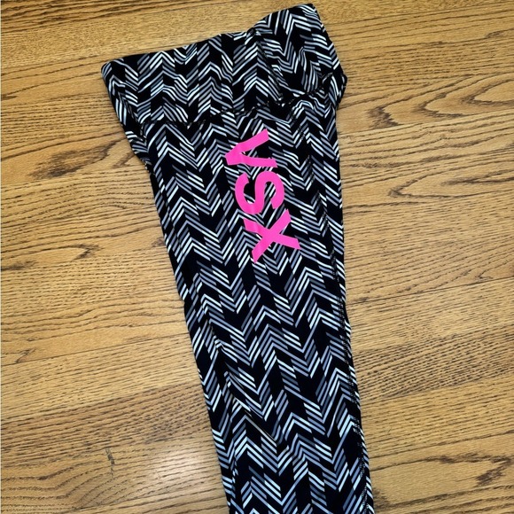 VSX Victoria Secret Sport Cropped Patterned Leggings - Picture 2 of 6
